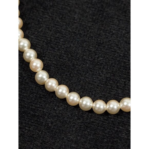 Vintage Cream Glass Faux Pearl Classic Bracelet 7 inches - Picture 6 of 9